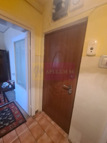 Apartament cu 3 camere de vanzare in Campina - Zona Scoala Centrala
