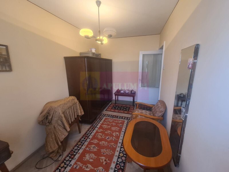 Apartament cu 3 camere de vanzare in Campina - Zona Scoala Centrala