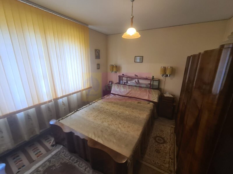 Apartament cu 3 camere de vanzare in Campina - Zona Scoala Centrala