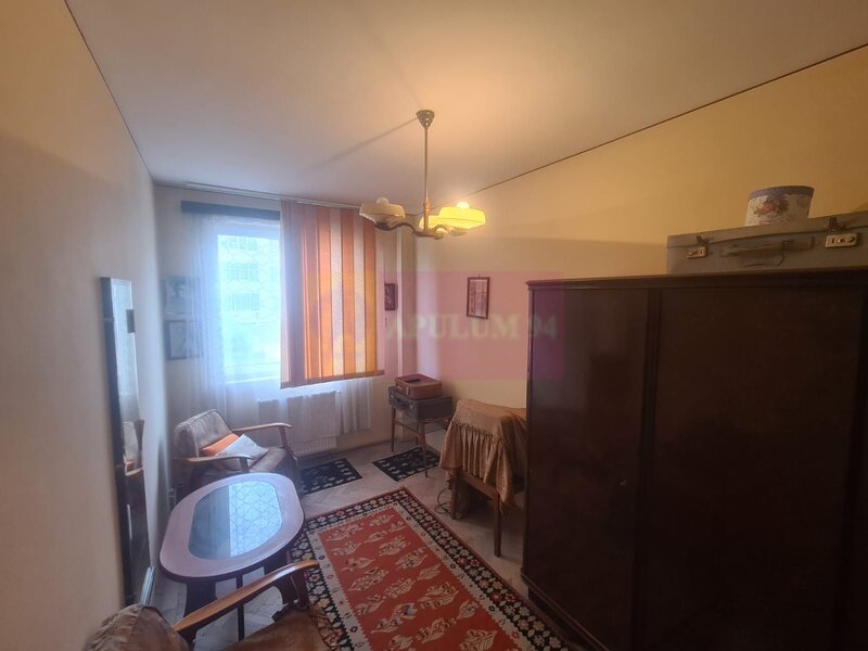 Apartament cu 3 camere de vanzare in Campina - Zona Scoala Centrala