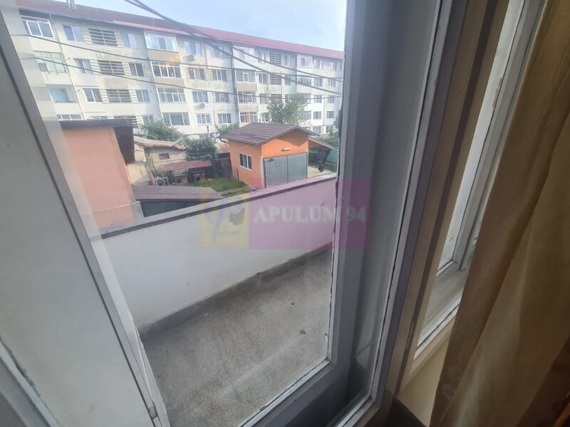 Apartament cu 3 camere de vanzare in Campina - Zona Scoala Centrala