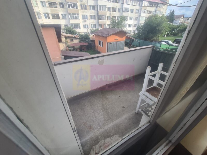 Apartament cu 3 camere de vanzare in Campina - Zona Scoala Centrala