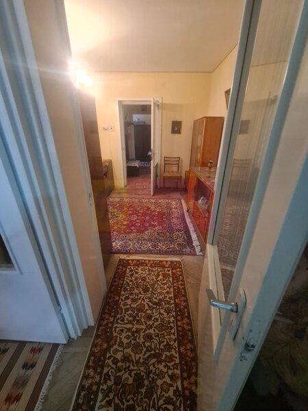 Apartament cu 3 camere de vanzare in Campina - Zona Scoala Centrala